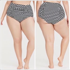 NEW- Torrid ruched swim bottom size 2